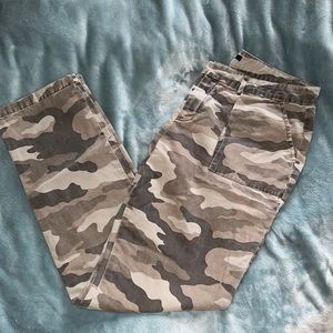 Gap camouflage pants